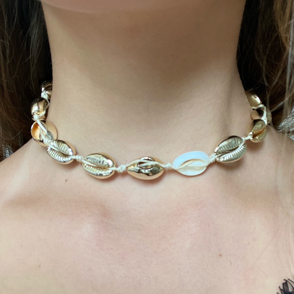SHELL NECKLACE - Picture 3 of 3